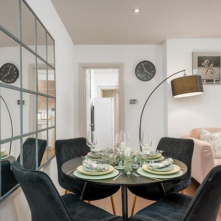 Niru Experience Hidden Gem In Chelsea 2Bd 2Ba Lägenhet London Exteriör bild
