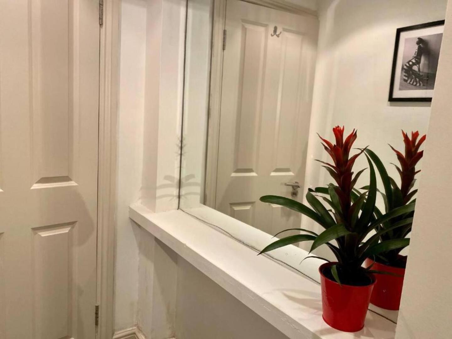 Niru Experience Hidden Gem In Chelsea 2Bd 2Ba Lägenhet London Exteriör bild