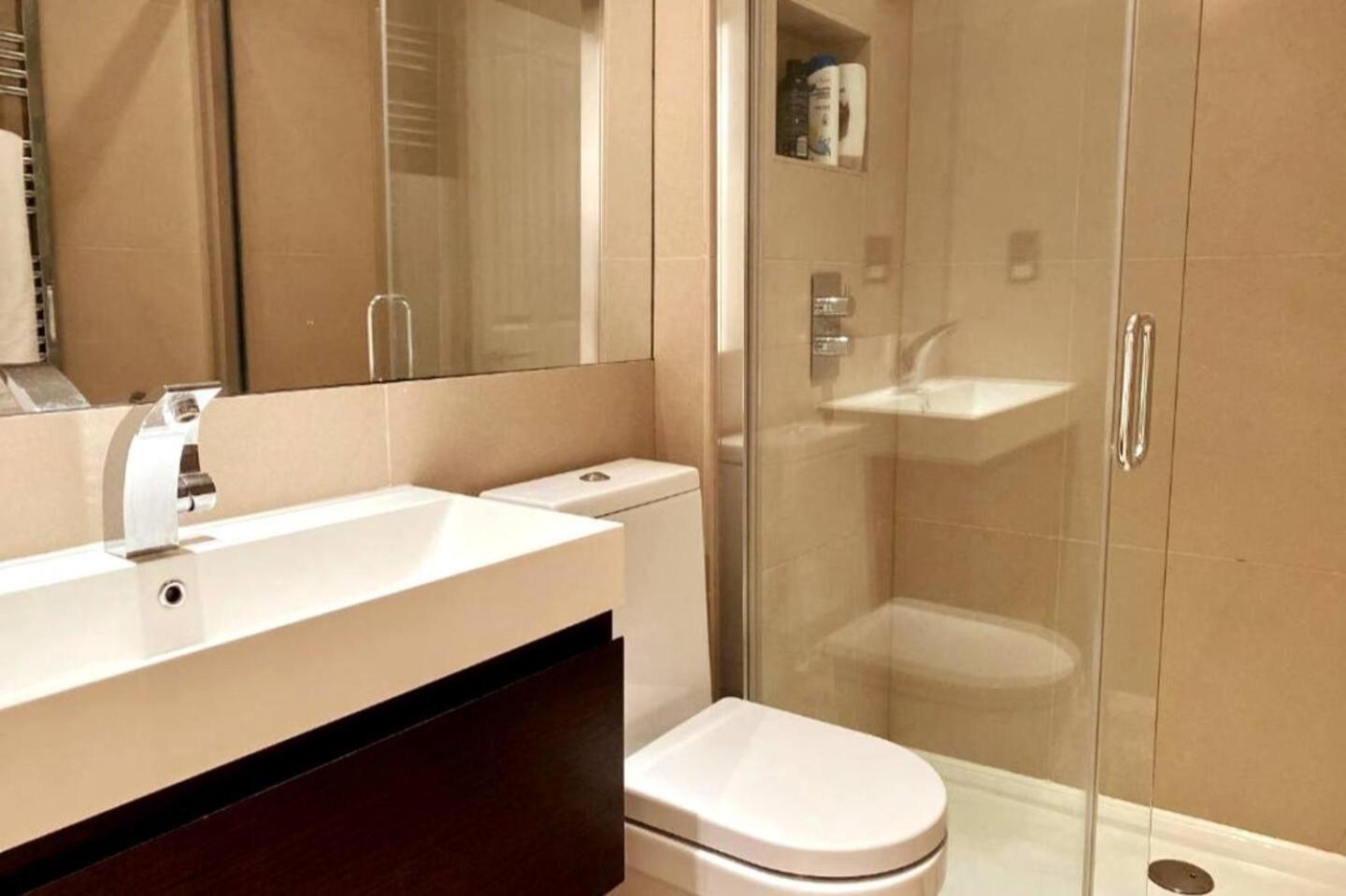 Niru Experience Hidden Gem In Chelsea 2Bd 2Ba Lägenhet London Exteriör bild