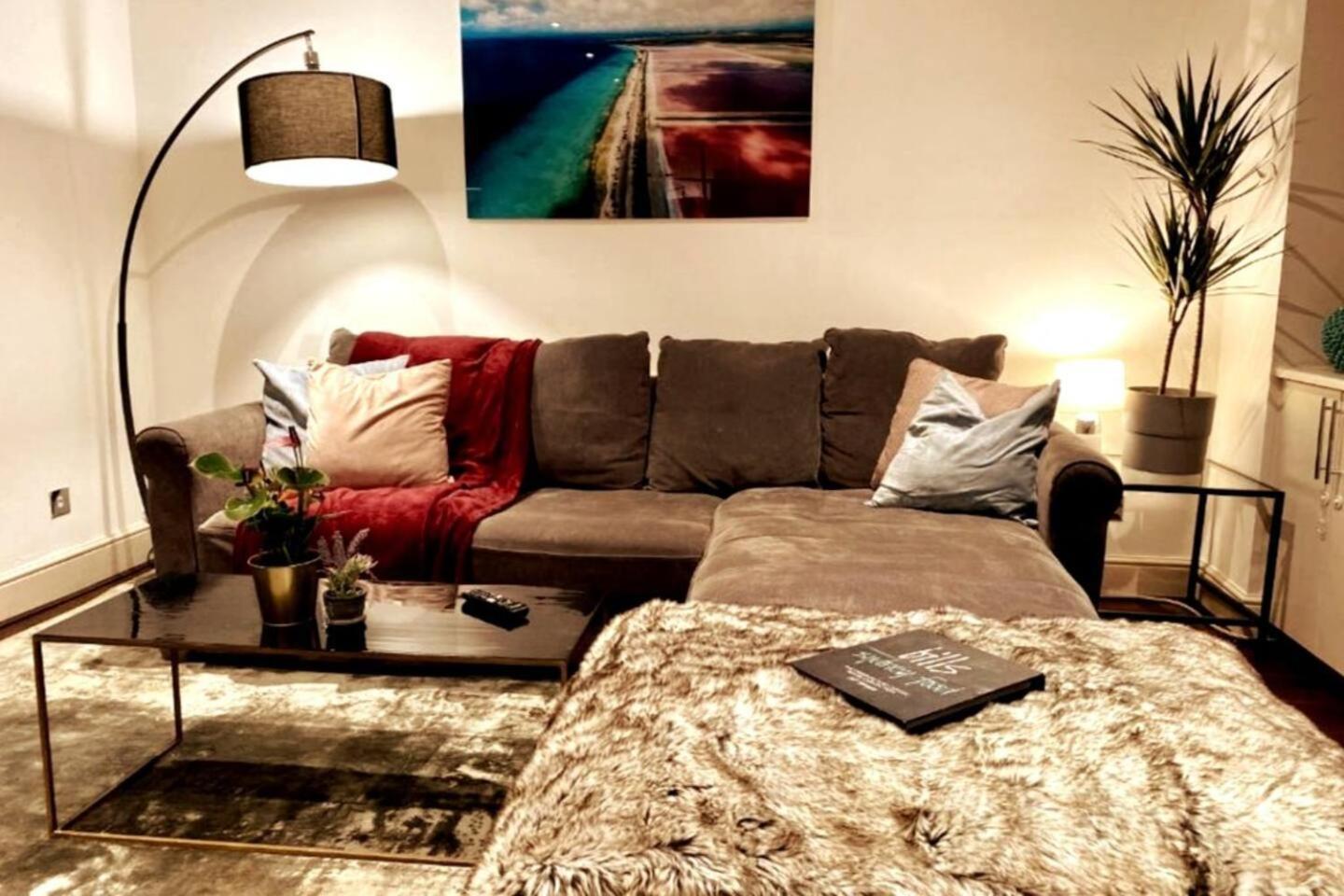 Niru Experience Hidden Gem In Chelsea 2Bd 2Ba Lägenhet London Exteriör bild
