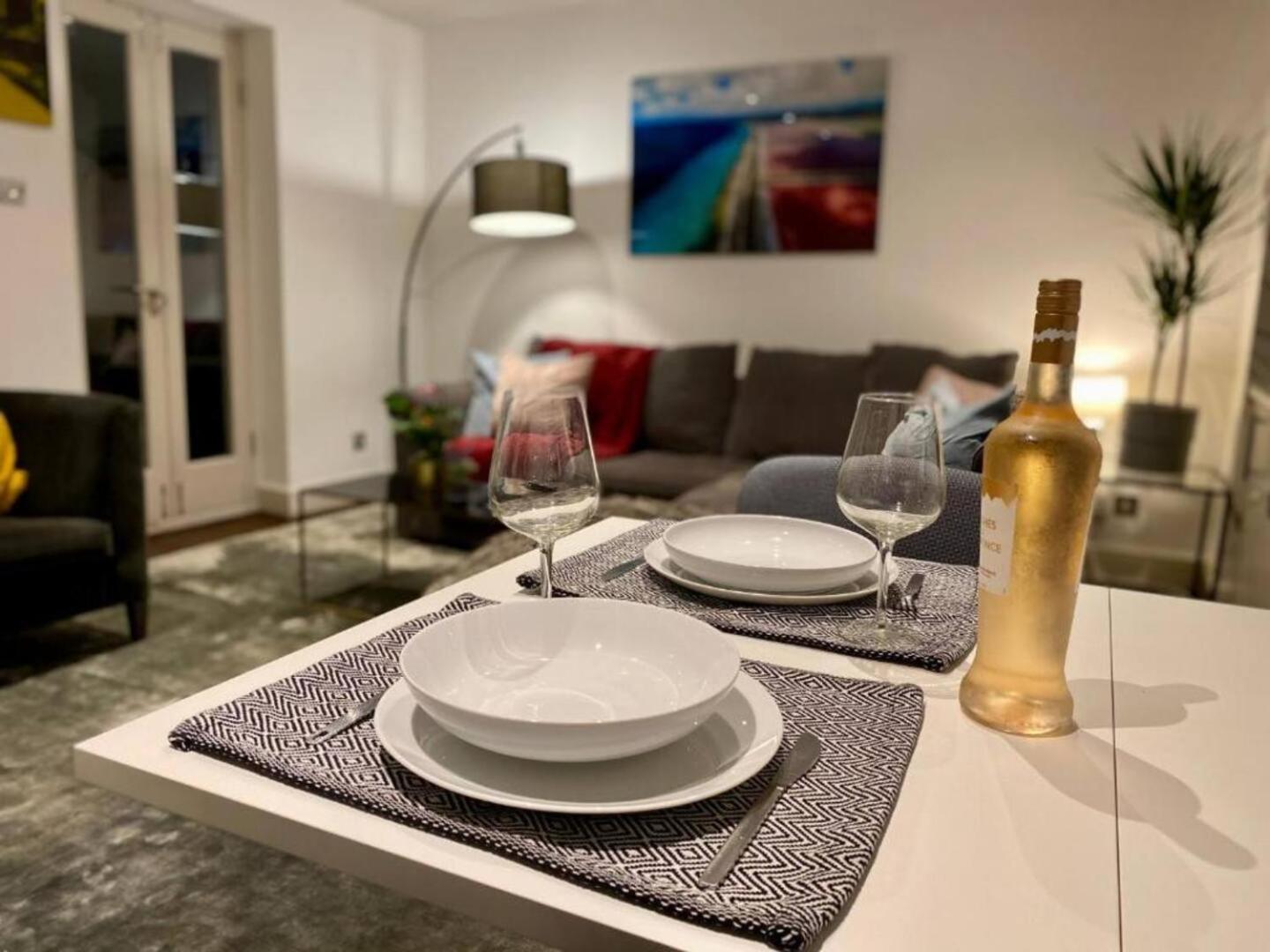 Niru Experience Hidden Gem In Chelsea 2Bd 2Ba Lägenhet London Exteriör bild
