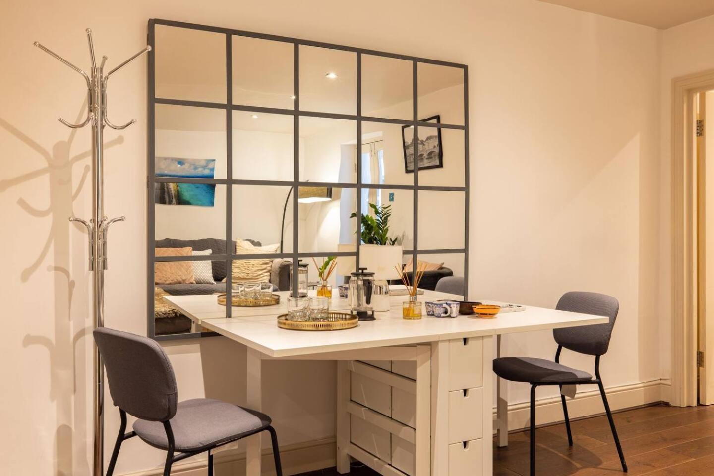 Niru Experience Hidden Gem In Chelsea 2Bd 2Ba Lägenhet London Exteriör bild