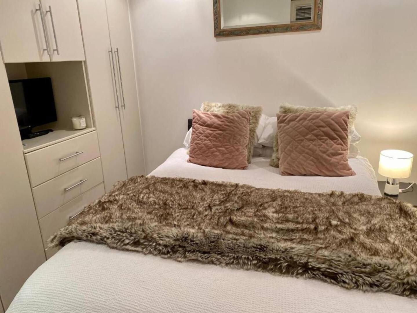Niru Experience Hidden Gem In Chelsea 2Bd 2Ba Lägenhet London Exteriör bild